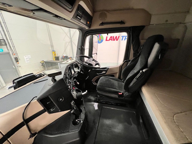 Mercedes Actros 2536 6×2 Sleeper Cab Curtainsider
