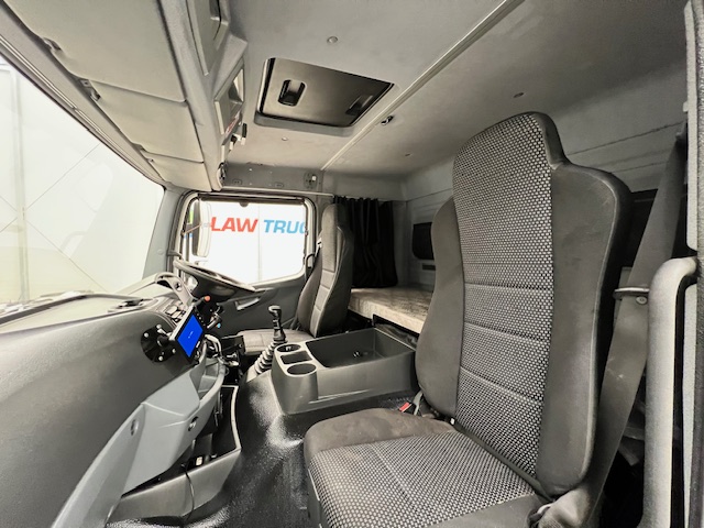 Mercedes Axor 2529 6×2 Rear Lift Sleeper Cab Fridge Box