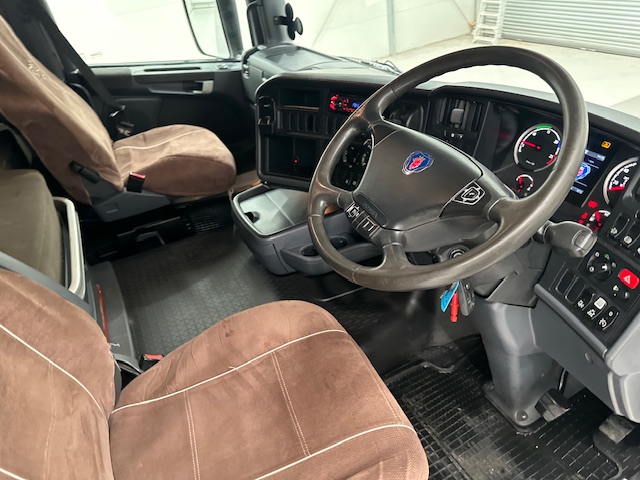 Scania R450 6×2 Rear Lift Highline Tractor Unit PTO