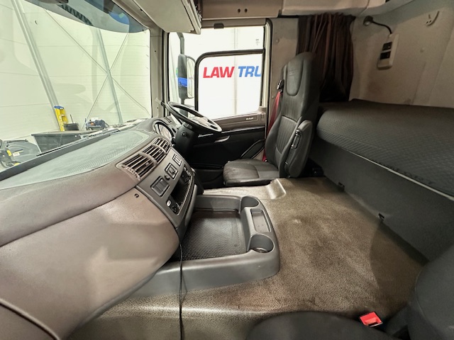 DAF CF 260 Sleeper Cab Curtainsider