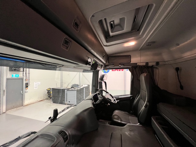 Scania P250 4×2 Sleeper Cab Fridge Box