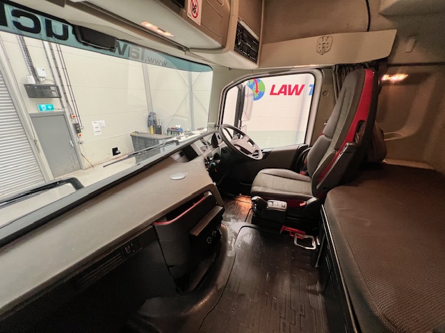 Volvo FH 460 6×2 Midlift Tractor Unit