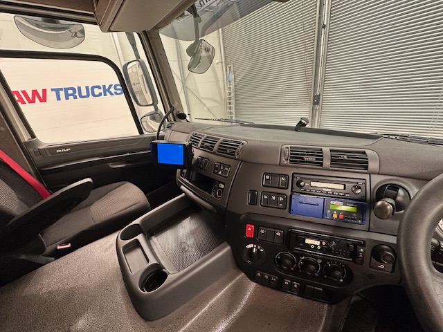DAF CF 370 6×2 Sleeper Cab Fridge Box