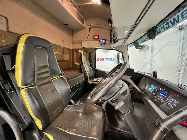 Volvo FH16 750 6×2 Midlift Tractor Unit