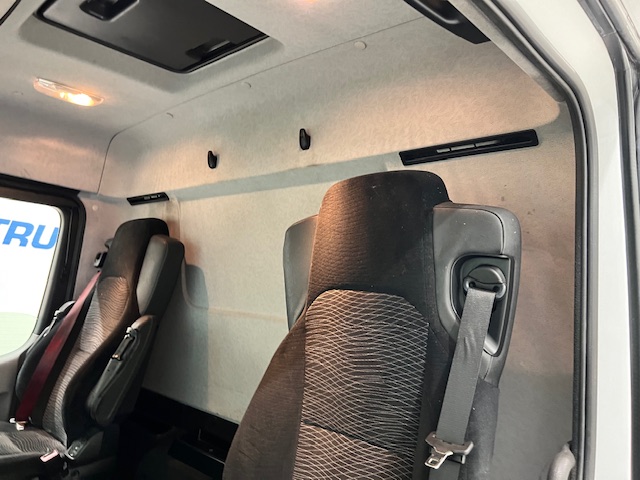 Mercedes Antos 2540 6×2 Rear Lift Day Cab Fridge Box