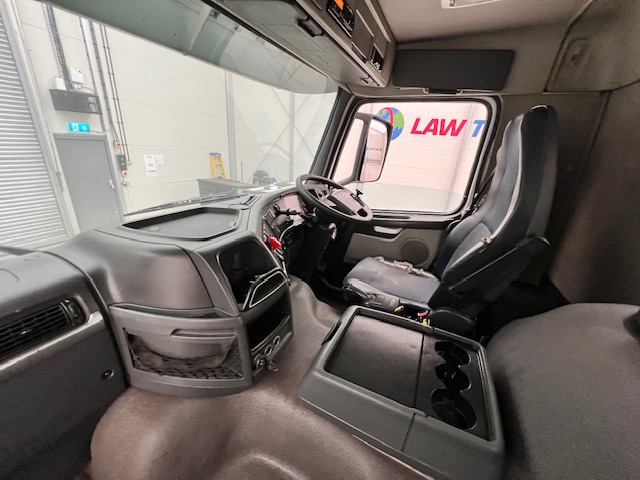 Volvo FM 460 8×4 Steel Tipper Grab