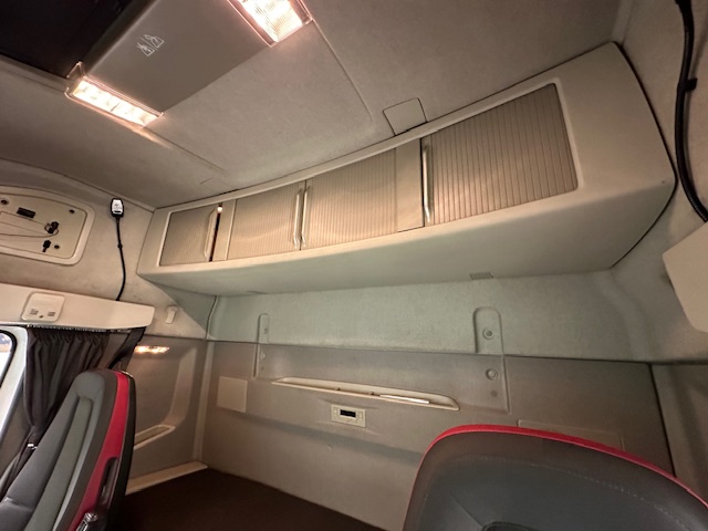 Volvo FH 500 6×2 Midlift Tractor Unit