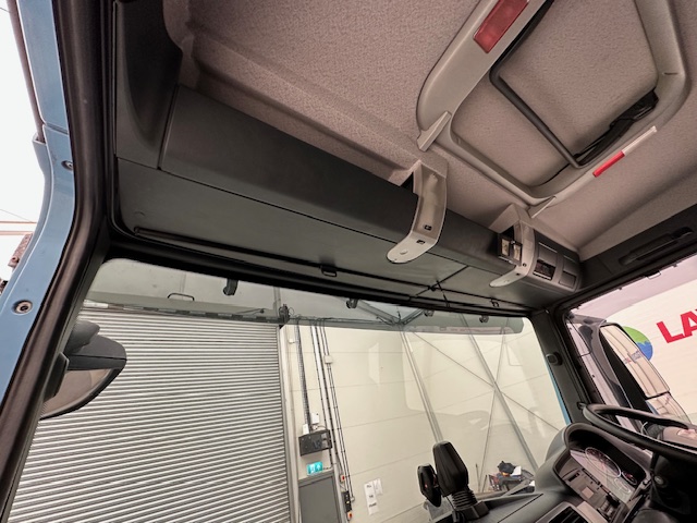 MAN TGS 26.360 6×2 Sleeper Cab Insulated Box Van
