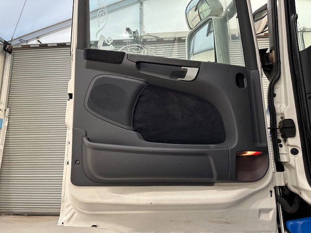 Scania R580 6×2 10 Tyre Rear Lift Tractor Unit PTO
