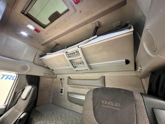 DAF XF 460 4×2 Super Space Cab Tractor Unit