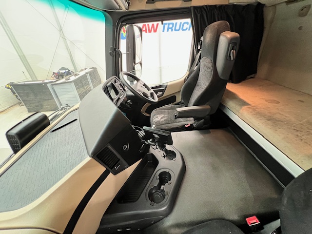 Mercedes Actros 1824 4×2 Sleeper Cab Fridge Box