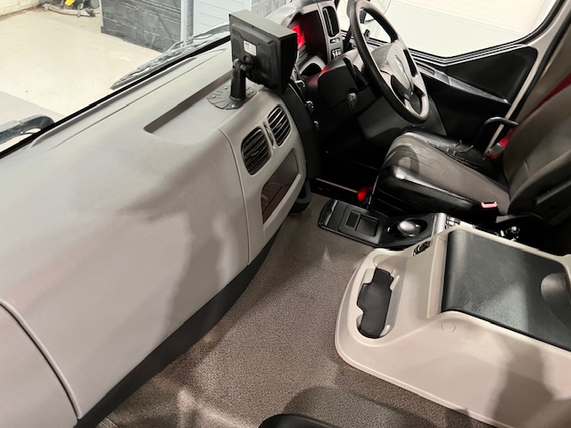 Renault C320 6×2 Day Cab Dropside with Crane