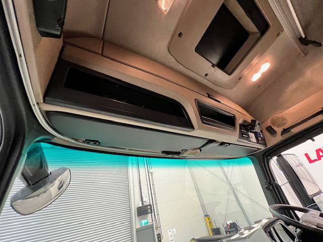 Mercedes Actros 1824 4×2 Sleeper Cab Fridge Box
