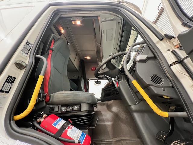 Volvo FM 450 Dropside Brick Grab Drawbar