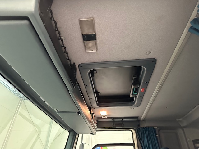 DAF CF65 220 Sleeper Cab Curtainsider Manual