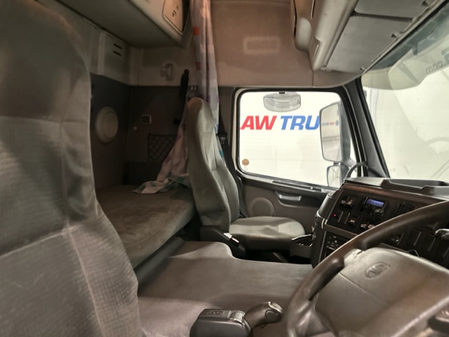 Volvo FM 300 6×2 Sleeper Cab Curtainsider