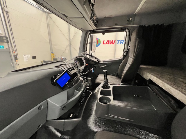 Mercedes Axor 2529 6×2 Rear Lift Sleeper Cab Fridge Box