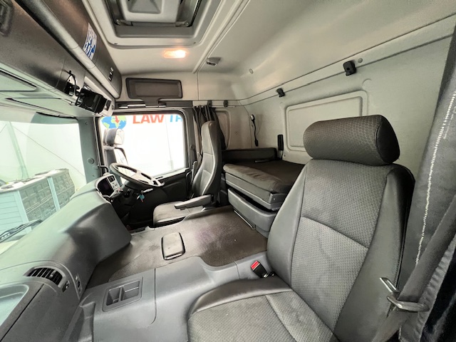 Scania P250 4×2 Sleeper Cab Fridge Box