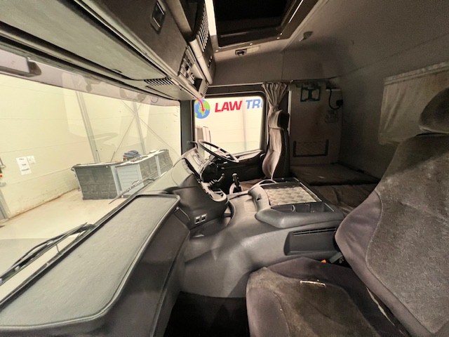 Scania P94 220 4×2 Sleeper Cab Box Van Manual