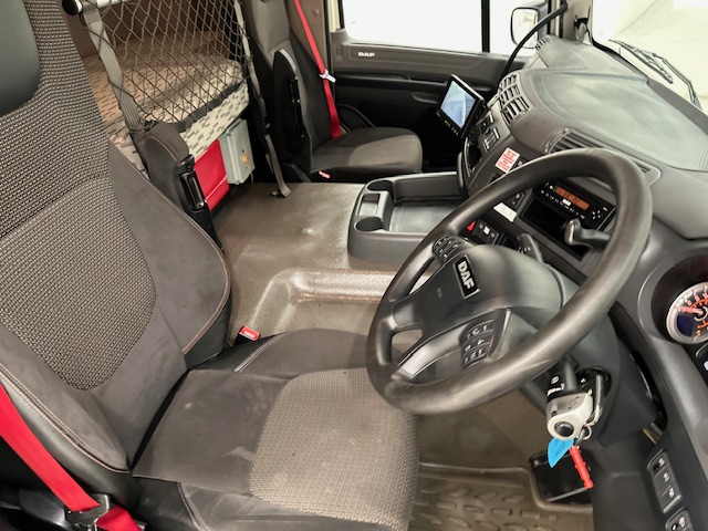 DAF CF 440 6×2 Sleeper Cab Dropside Drawbar Spec
