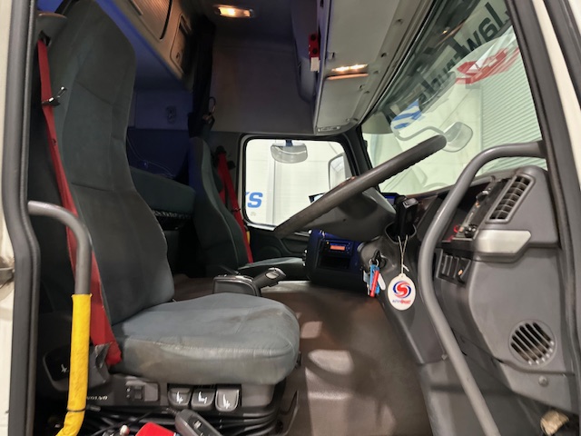 Volvo FM 450 Dropside Brick Grab Drawbar