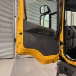 Scania 114 340 6×2 Rear Lift Day Cab Beavertail - thumbnail