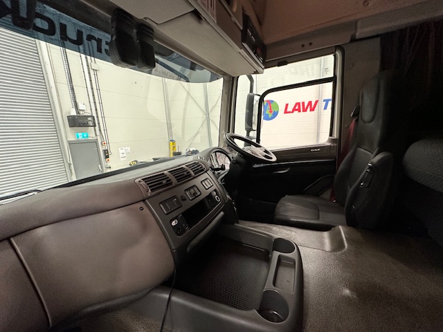 DAF CF 260 Sleeper Cab Curtainsider