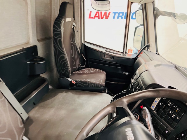 Iveco Stralis 310 AT 6×2 Fridge Box