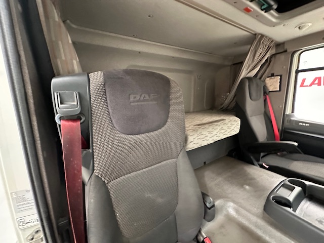 DAF CF 370 6×2 Sleeper Cab Fridge Box