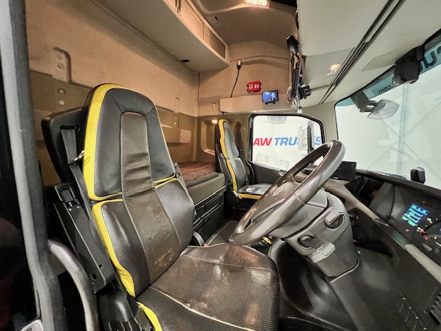 Volvo FH16 750 6×2 Midlift Tractor Unit