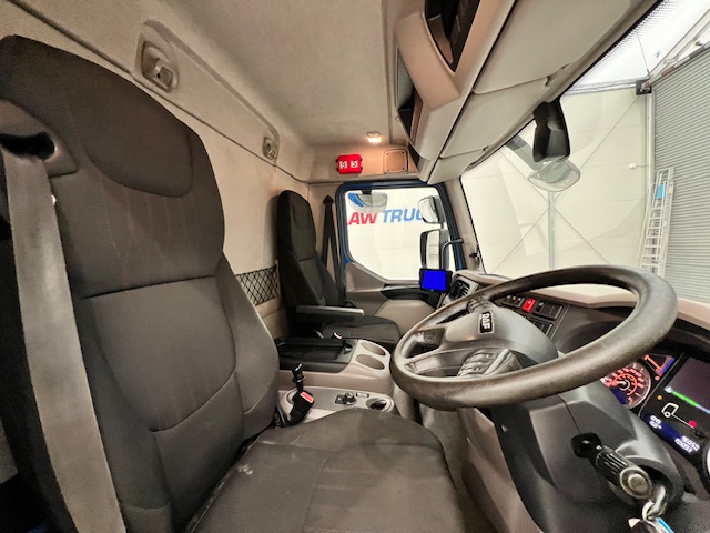 DAF LF 180 Day Cab Dropside with Tail Lift