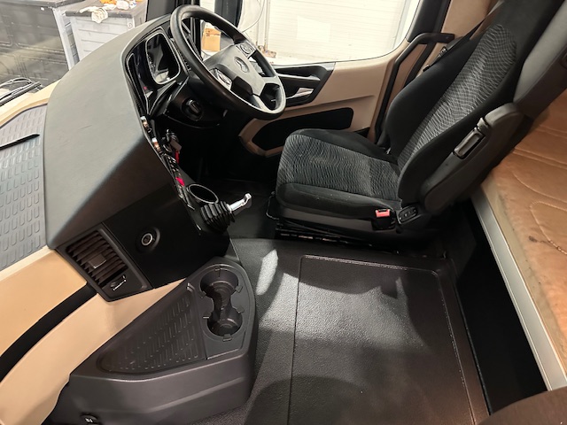 Mercedes Actros 1830 Sleeper Cab Box Van