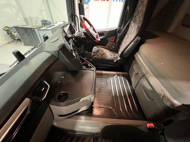Scania R450 6×2 Midlift Tractor Unit
