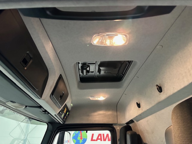Mercedes Antos 1827 Day Cab Fridge Box