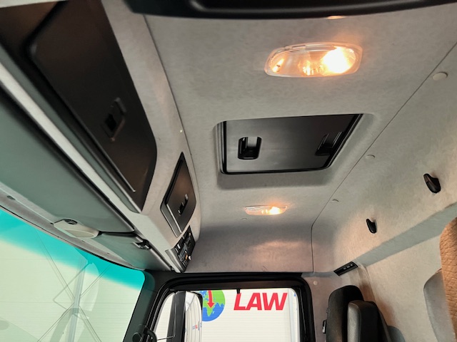 Mercedes Antos 2540 6×2 Rear Lift Day Cab Fridge Box