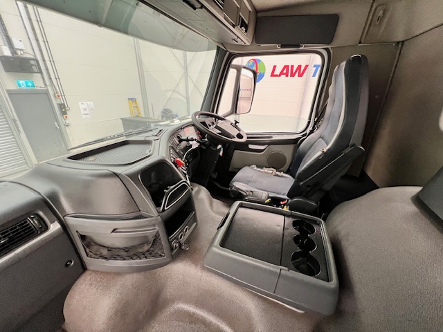 Volvo FM 460 8×4 Steel Tipper Grab
