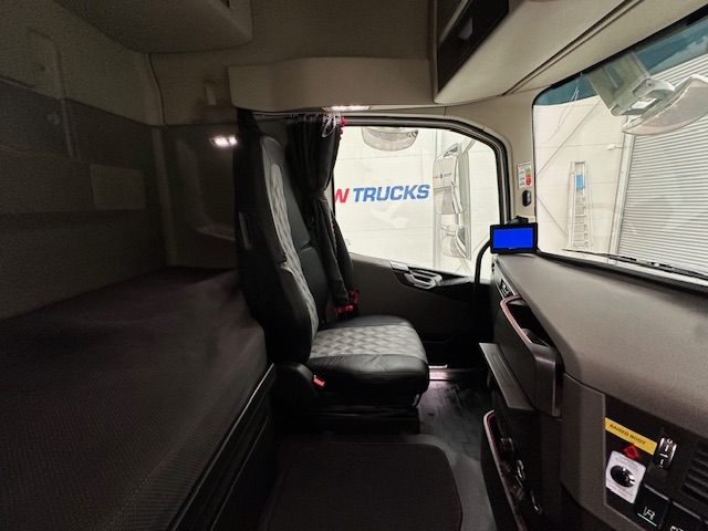 Volvo FH 500 6×2 Midlift Tractor Unit PTO