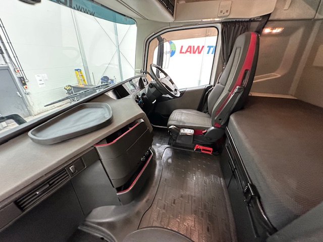 Volvo FH 500 6×2 Midlift Tractor Unit