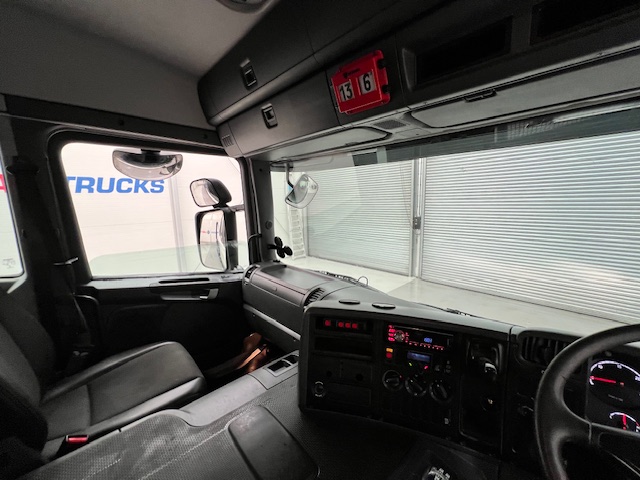Scania P370 8×4 Sleeper Cab Skip Loader