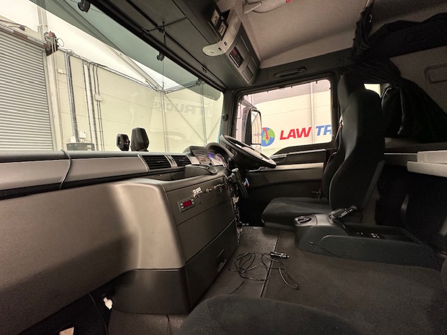 MAN TGS 26.360 6×2 Sleeper Cab Insulated Box Van