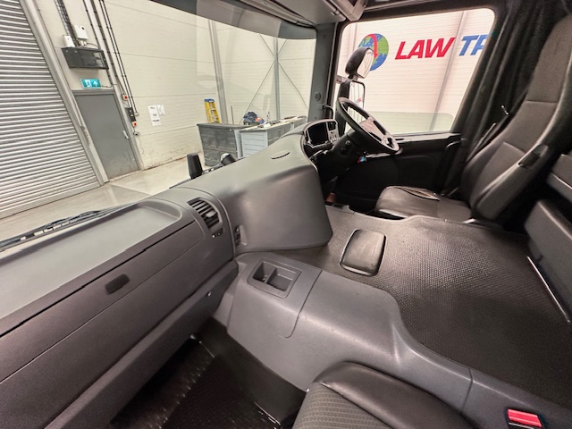 Scania P250 4×2 Sleeper Cab Box Van
