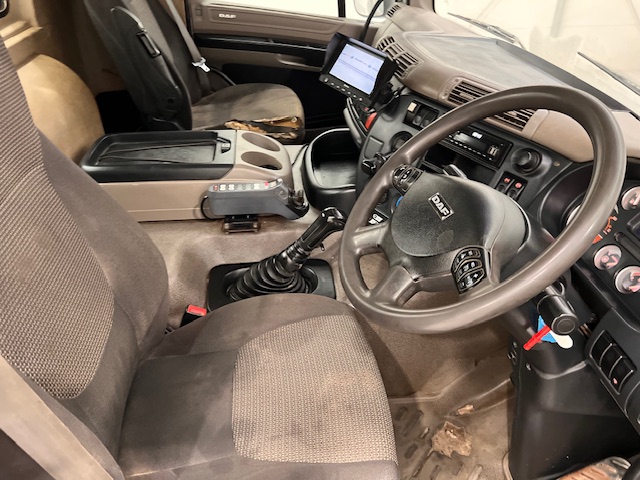 DAF CF85 410 8×4 Day Cab Hookloader Manual