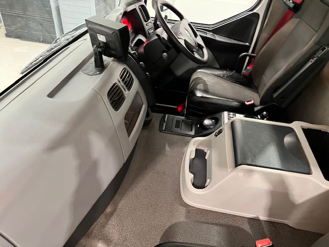 Renault C320 6×2 Day Cab Dropside with Crane