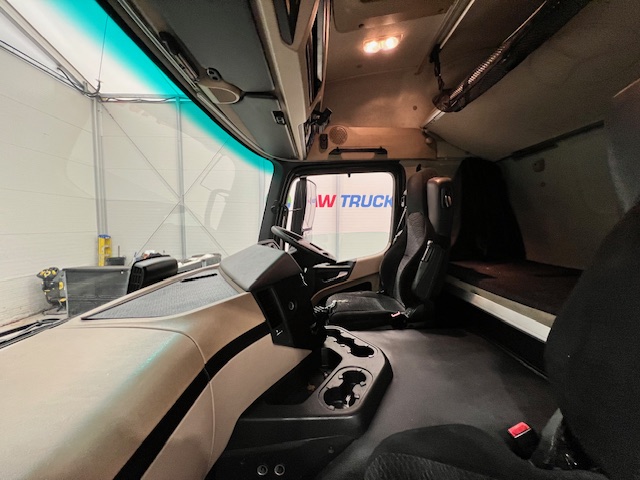 Mercedes Actros 1824 4×2 Sleeper Cab Fridge Box