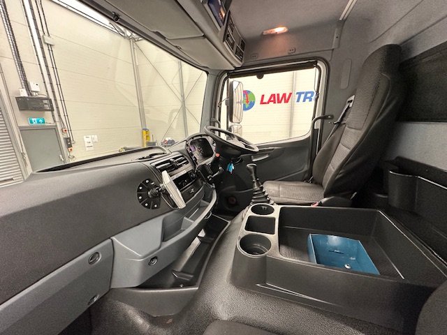 Mercedes Axor 1824 Day Cab Box Van