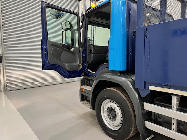 Scania P280 6×2 Rear Lift Dropside Brick Grab