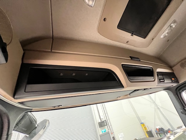 Mercedes Actros 2536 6×2 Sleeper Cab Curtainsider
