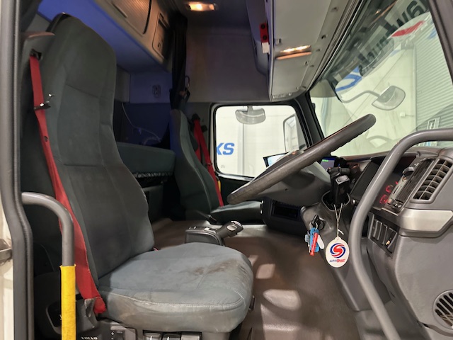 Volvo FM 450 Dropside Brick Grab Drawbar
