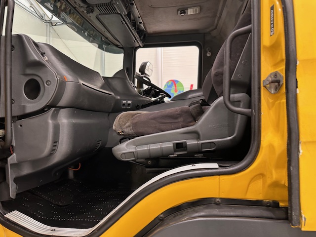 Scania 114 340 6×2 Rear Lift Day Cab Beavertail