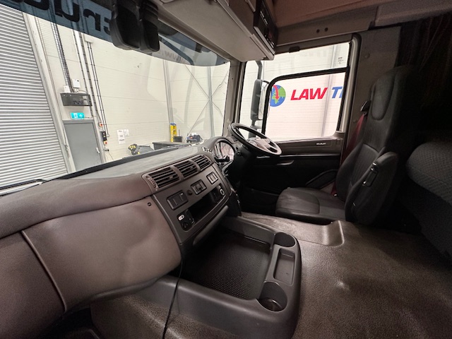 DAF CF 260 Sleeper Cab Curtainsider